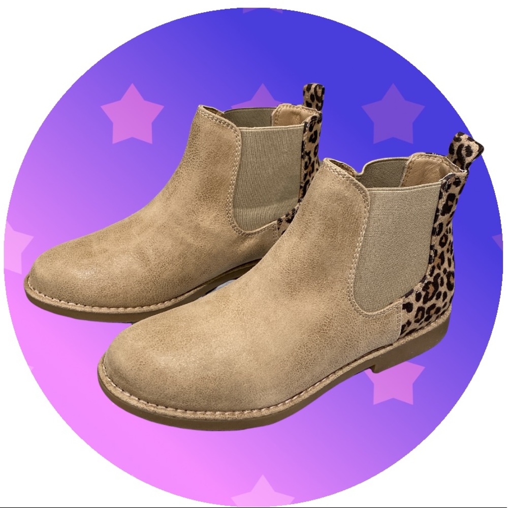 Super trendy leopard bootie